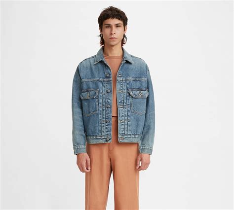 levis oversized trucker jacket.